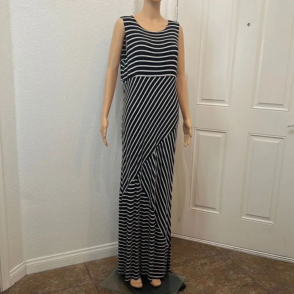 Travelers By Chicos Dress Size 2 Scoop Neck Short Sleeve Black White Stripe Maxi
